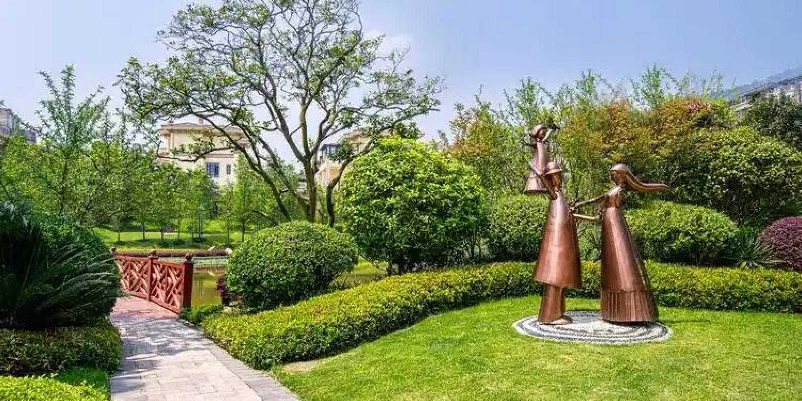 球速体育首页主视觉，足球与篮球赛事直播画面
